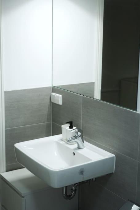Central, Cozy & Beautiful Designed 2-Rooms Apt. Near River Berlin Eksteriør bilde